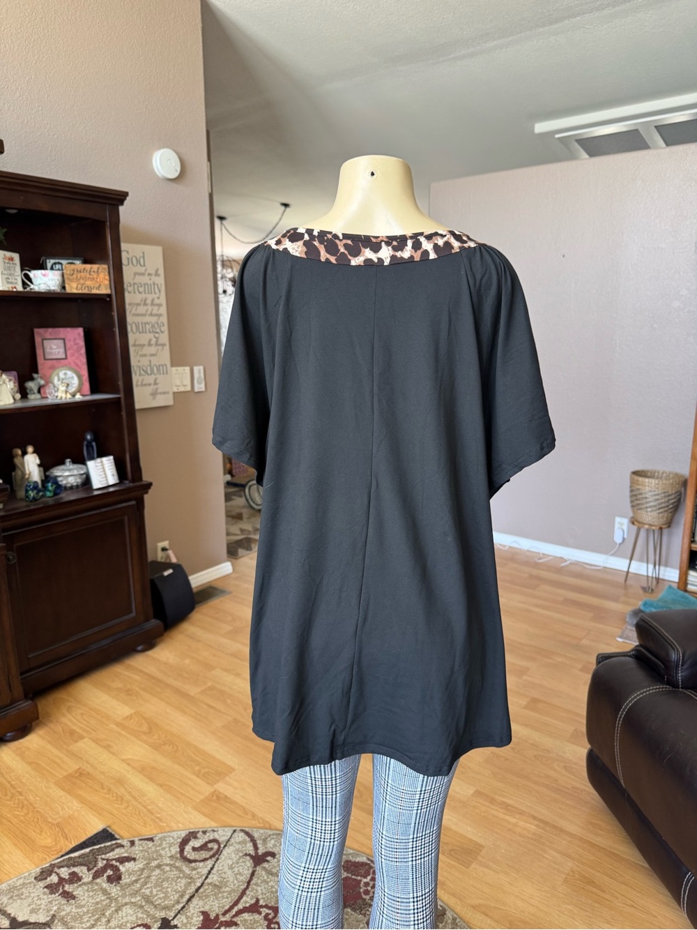 Boutique black short sleeve blouse w/leopard trim-size XXXL - Picture 8 of 9